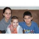 Апел за подкрепа на Венцислава и двете й деца в кампанията „Виждам те“