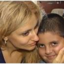 Болна от рак майка се нуждае от 12 000 евро за операция, синът й моли за помощ Дядо Коледа