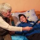 Пенсионерка и внука й инвалид очакват Коледа с надежда за здраве и по-лек живот 