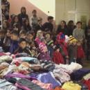 Семейство от Германия подари дрехи за деца от шест села