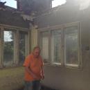 Да помогнем на дядо Тодор да възстанови покрива на къщата си