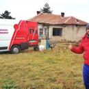 Доброволци ремонтират къщата на самотна майка от Бело поле 