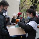 Ученици от Варна дариха 1400 предпазни маски