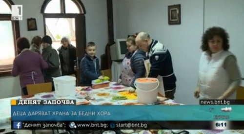 Ученици от Благоевград даряват храна за бедни хора 