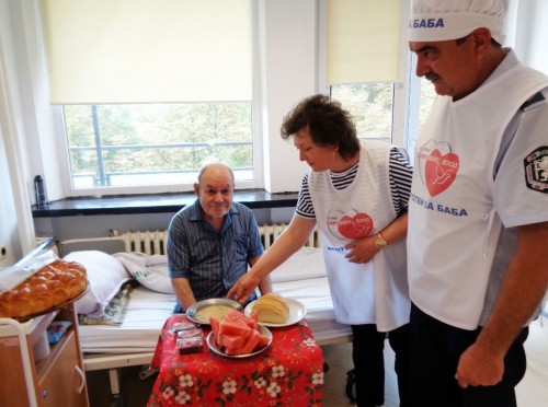 Служители на реда сготвиха благотворителен обяд за обитателите на хоспис в Кърджали