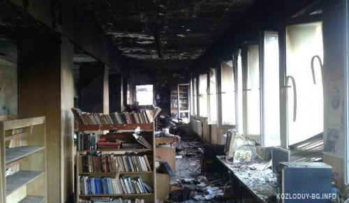 Около 12 хиляди книги дариха хора от цялата страна на изгорялото читалище в Гложене