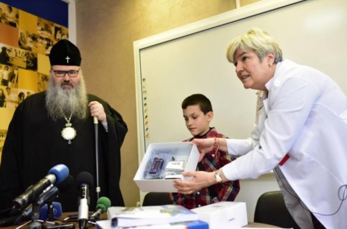 Варненският митрополит Йоан дари 17 500 лв. за деца, болни от диабет