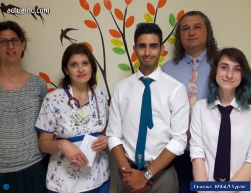 Ученици от Търговската гимназия в Бургас помагат на недоносени бебета 
