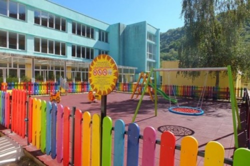 Набират пари за детска площадка в училището за деца с нарушено зрение във Варна