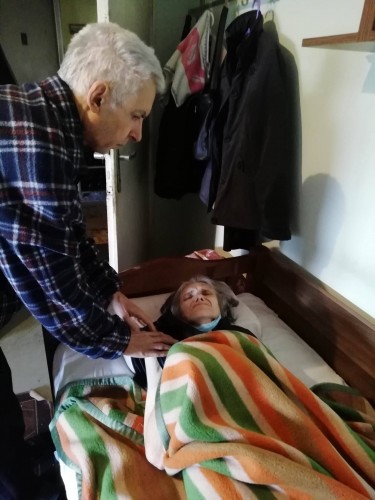 Баба Соня се нуждае от помощ за следоперативния период, който ѝ предстои