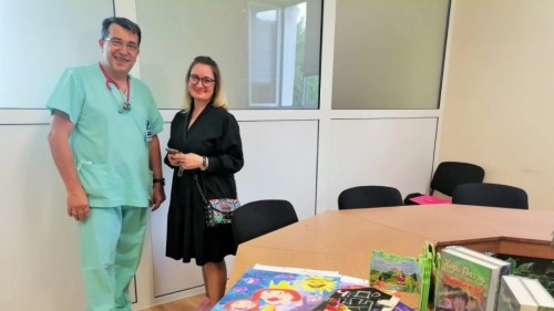 Дариха книги на Детската клиника в УМБАЛ Свети Георги