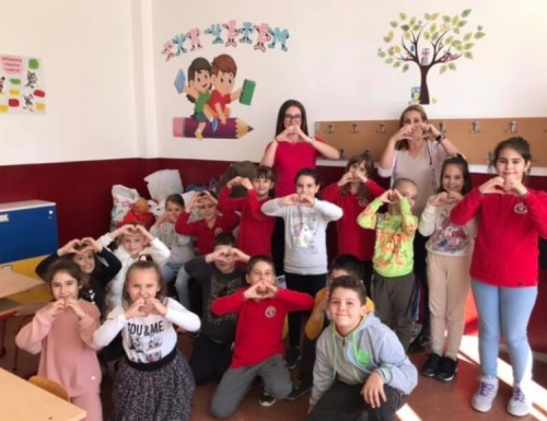 Ученици от ОУ Св. Климент Охридски в Пазарджик дариха книги и играчки на детското отделение Хигия