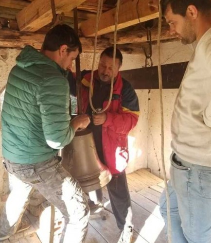 Дарители купиха от Украйна нова камбана за църквата в Габровци