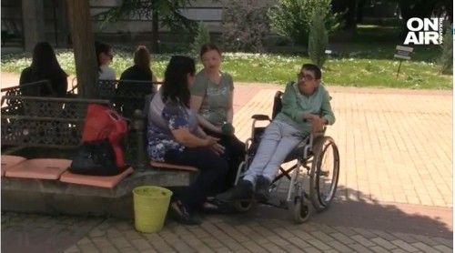 Студент от Русе се нуждае от помощ, за да изостави инвалидната количка