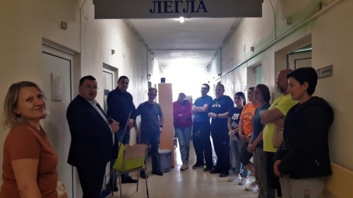 Доброволци от организацията Хана Проджект за пореден път оказват подкрепа на болницата в Свищов