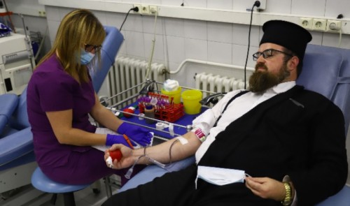 Свещеници дариха кръв в центъра на ВМА