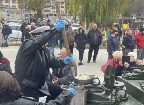 Рибари дариха 30 кг от улова си за никулденския курбан в Аспарухово