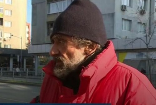 Бездомник от Варна върна изгубено портмоне с документи и 700 лв. 
