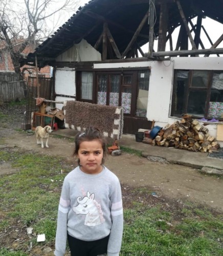 Самотна майка от Костандово се нуждае от социална и хранителна помощ
