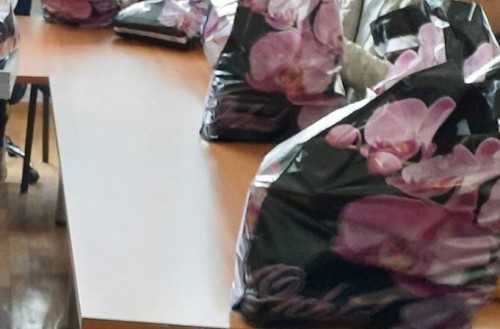 БЧК връчи великденски торбички на деца от хасковско училище