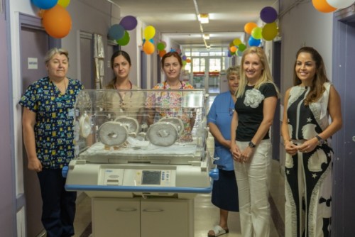 Дариха високотехнологичен кувьоз за спасяване на недоносени бебета в МБАЛ Добрич