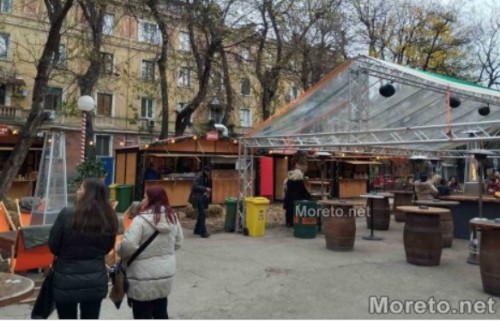 Коледен базар във Варна помага на деца в нужда