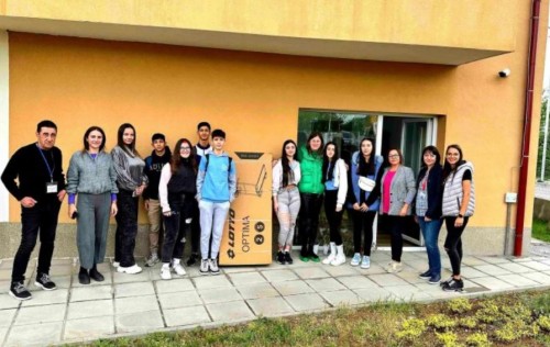 Ученици от СУ Владимир Комаров дариха пътека за бягане на Комплекс за социални услуги Търновград