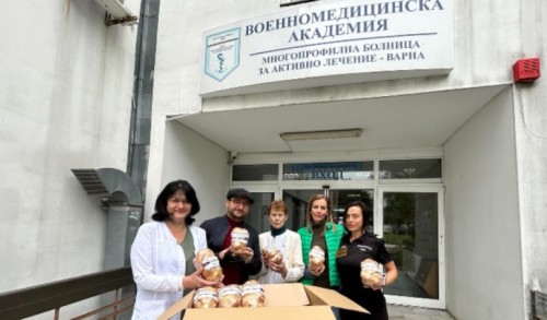 Дариха 450 козунака на персонала и пациентите на Военна болница във Варна