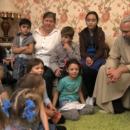 Свещеникът, който е приемен родител на 70 деца