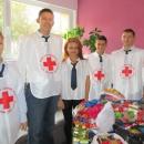 Ученици и червенокръстци дариха хранителни продукти на възрастни хора в Добрич 
