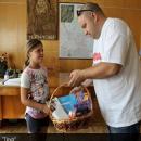 Затрупаха с подаръци 10-годишната чистачка на тоалетни в Мелник 