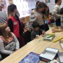 Ученици от рудоземската гимназия зарадваха децата от ДКДМУ ,,Слънце‘‘ град Рудозем