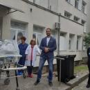 Капачки за бъдеще дариха транспортен кувьоз на болницата в Кюстендил