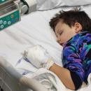 Зов за помощ: Отстраниха 8 см мозъчен тумор на 5-годишно момче